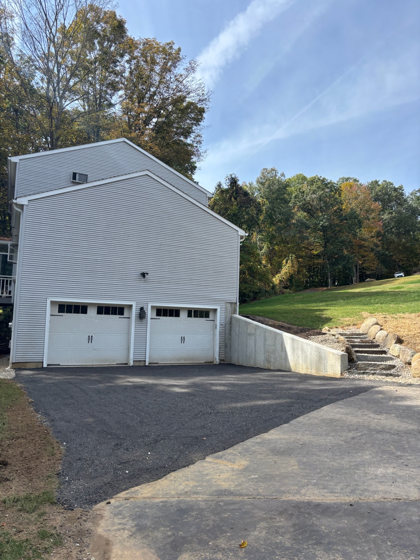 Driveway with concrete retaining wall